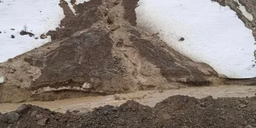 Yüksekova’da dere taştı: Ahırları su bastı