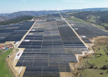 Türkiye’nin en büyük GES projesi elektrik üretmeye başladı