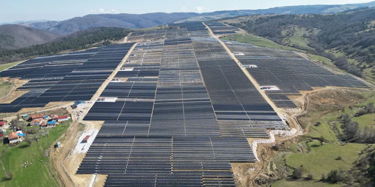 Türkiye’nin en büyük GES projesi elektrik üretmeye başladı