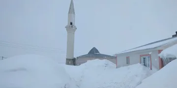 2 bin 444 rakımda bahara hasret köy
