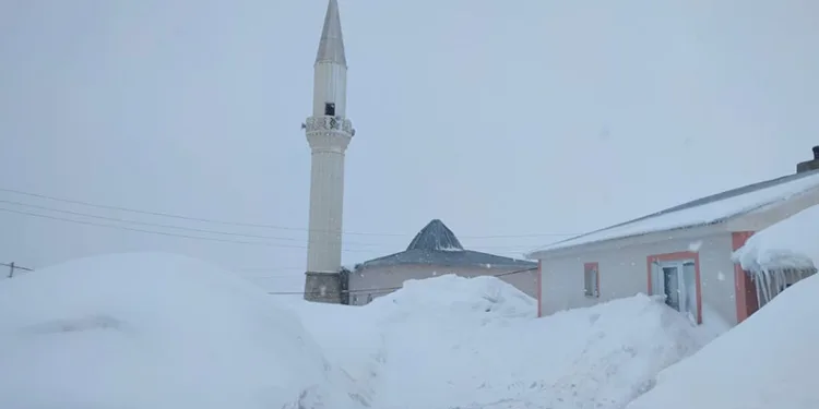 2 bin 444 rakımda bahara hasret köy