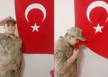 İlkokul öğrencisinin bayrak hassasiyeti