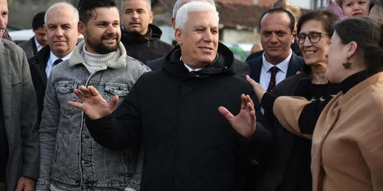 Bozbey’den İnegöl Yeniceköy’e kapalı pazar yeri sözü