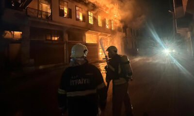 Hatay'da deprem hasarlı evde yangın
