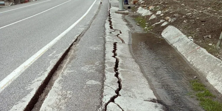 Şırnak-Hakkari yolu çökme nedeniyle trafiğe kapatıldı