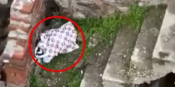 Yeni doğan bebeğini metruk binada terketti