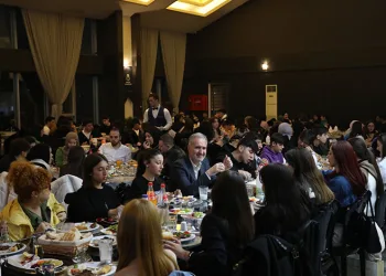 Alper taban iftarda gençlerle buluştu