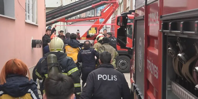 Bursa’da evde çıkan yangında can pazarı: 2 yaralı