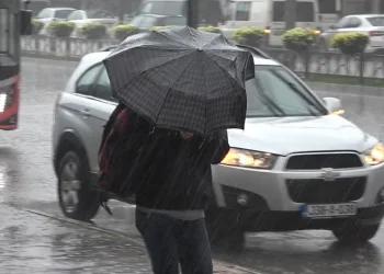 Bursa sağanak yağışa teslim oldu