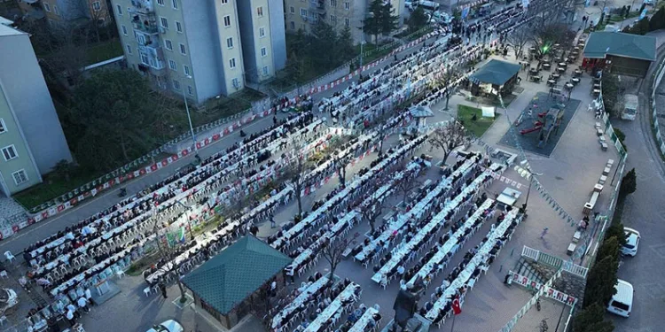 Kestel Belediyesi’nden 6 bin kişilik sokak iftarı