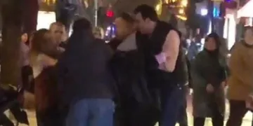 Bursa’da genç kızların kavgası kamerada