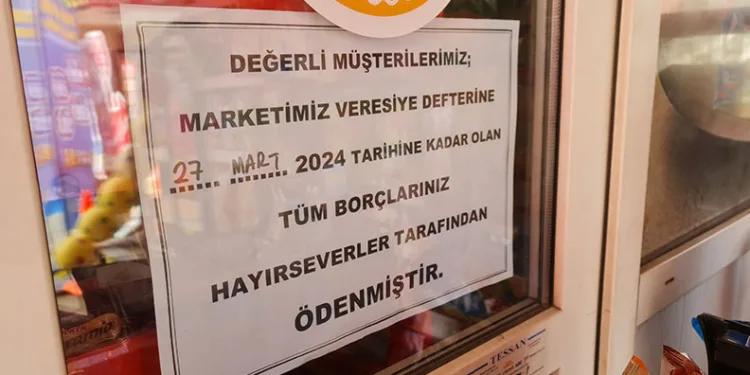 Bakkalın veresiye defterindeki borçların tamamını ödedi
