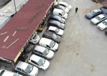 Çalıntı 40 otomobil yediemin otoparkında sergilendi