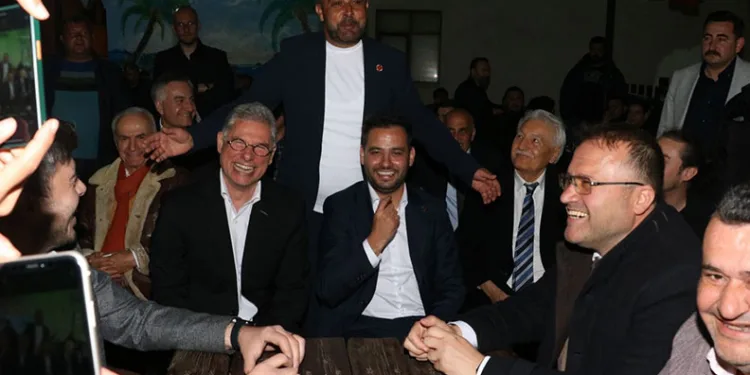AK Parti ve CHP adayları iftarda bir araya geldi