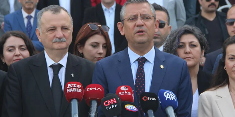 “Oy namustur, karar milletin”
