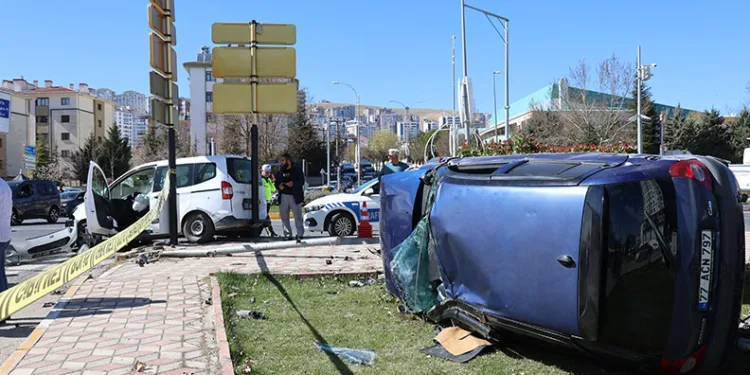 Önce araca ardından anne ve kızına çarptı