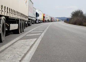 Sınırda kilometrelerce tır kuyruğu