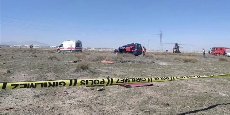 Konya’da Türk Yıldızları uçağı düştü