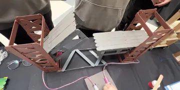 Liselilerden yük gemileri için hidrolik sistemli köprü