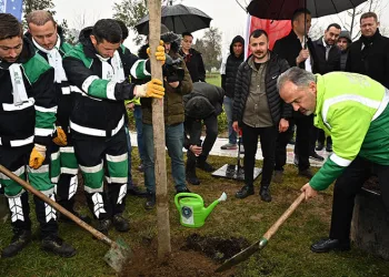 Kadınlar Günü’nde erguvan fidanları toprakla buluştu