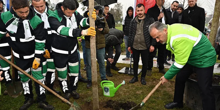 Kadınlar Günü’nde erguvan fidanları toprakla buluştu