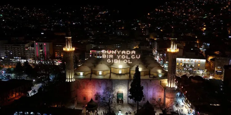 Ulu Camii’ne mahyası asıldı