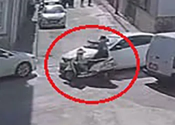 Bursa’da otomobil ile motosikleti çarpıştı