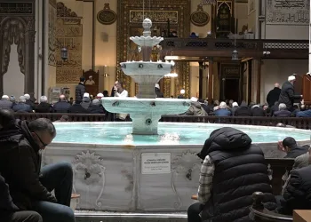 Ramazan’ın ilk Cuma namazında Bursalılar Ulu Cami’ye akın etti