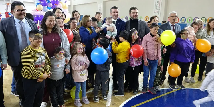 Down sendromlu çocuklar doyasıya eğlendi