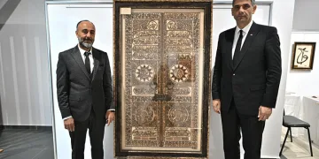 Kabe’nin altın kapısını tabloya nakşetti