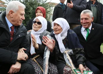 Bozbey’den köy yolları eleştirisi