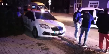 Bursa’da hafif ticari araç ile otomobil çarpıştı: 4 yaralı