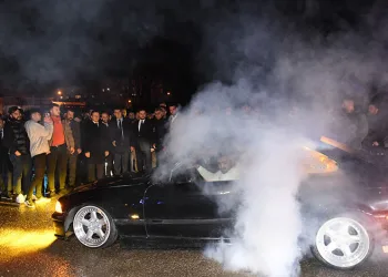 Mustafa Dündar, modifiyeli araç tutkunlarıyla buluştu