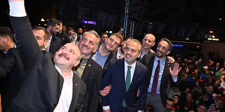 “Biz Bursa’nın her köşesinde gülümsüyoruz”
