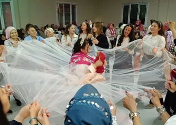 Zihinsel engelli genç kızın gelinlik hayali gerçek oldu
