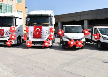 Mustafakemalpaşa’ya kazandırılan hibe araçlar teslim alındı