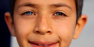 Hayata çift renk bakıyor