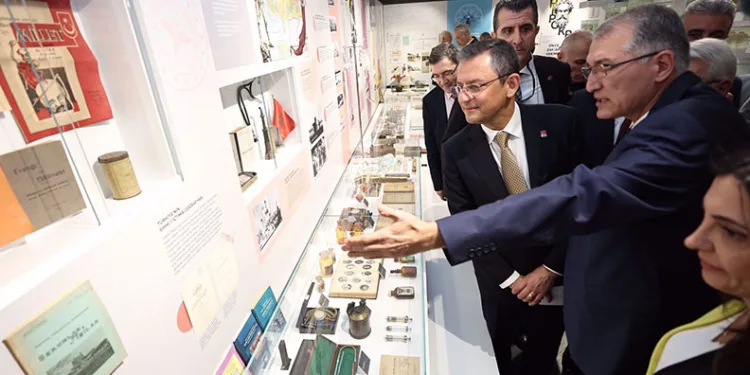 Özgür Özel, Sağlık Müzesi’nin açılışını yaptı