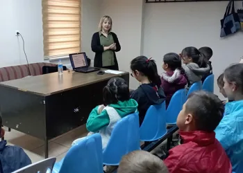 Hem öğretmen hem eğlendiren