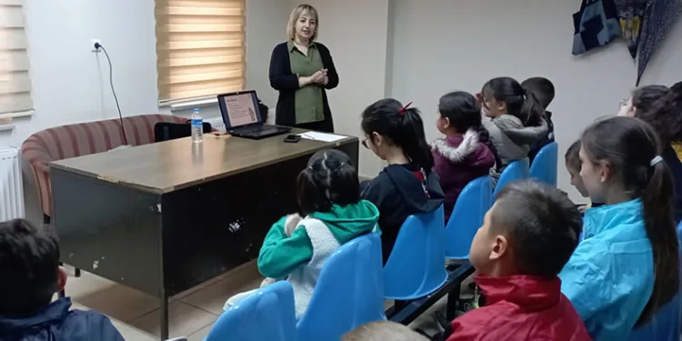 Hem öğretmen hem eğlendiren