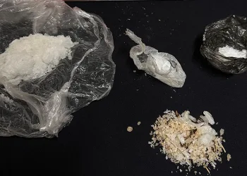 Polisin durdurduğu araçtan uyuşturucu çıktı