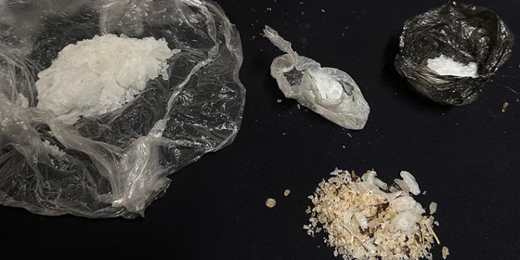 Polisin durdurduğu araçtan uyuşturucu çıktı