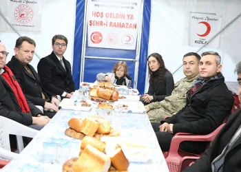 Erciş’te iftar çadırına yoğun ilgi