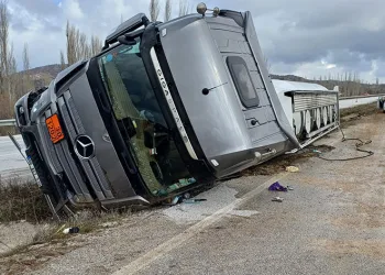 Çorum’da akaryakıt yüklü tanker devrildi