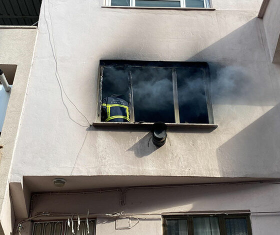 Bursa'da elektrikli battaniye daireyi kül etti