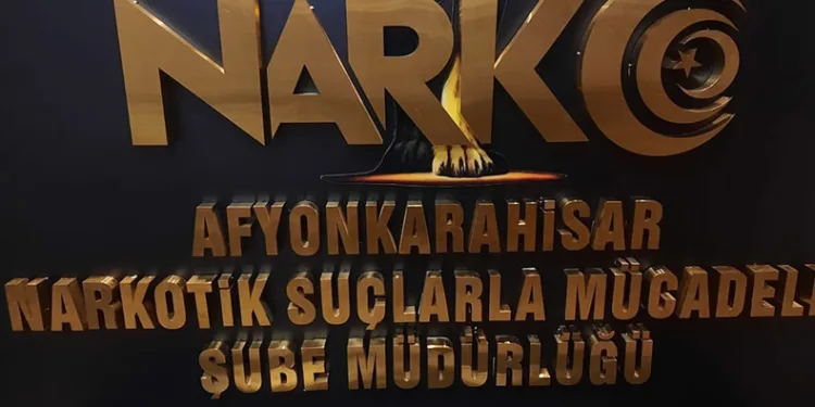 Sanayi sitesindeki dükkana uyuşturucu baskını