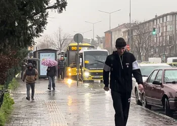 Bursa’da şiddetli yağmur hayatı olumsuz etkiledi