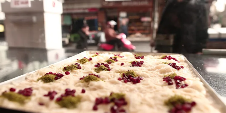 Ramazan’ın vazgeçilmez tatlısı güllaç tezgahlarda
