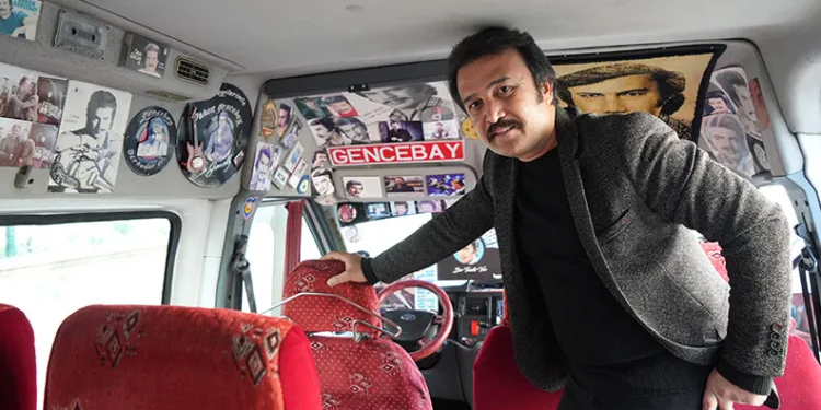 Orhan Gencebay’a benzeyen Müslüm ile nostaljik yolculuk