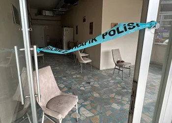 Bursa’da husumetlisini dernek lokalinde vurdu